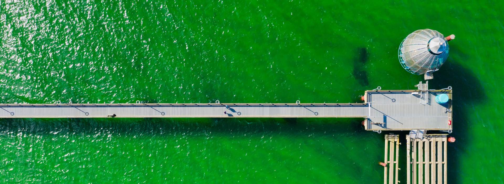 Luftaufnahme der Seebrücke mit Tauchgondel