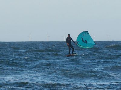 Wingsurfen, Windsurfen, SUP und Kitesurfen an der Surfschule Zingst lernen! 