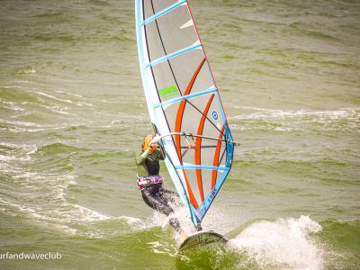 Surfen und Windsurfen da bist du genau richtig bei uns: Surfschule Zingst