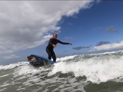 Surfen und Windsurfen da bist du genau richtig bei uns: Surfschule Zingst