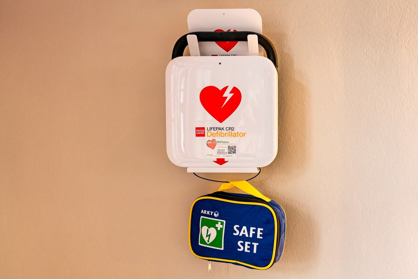 Automatisierter Externer Defibrillator im Kurhaus