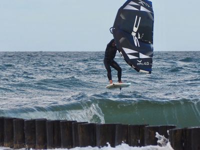 Wingsurfen, Windsurfen, SUP und Kitesurfen an der Surfschule Zingst lernen! 